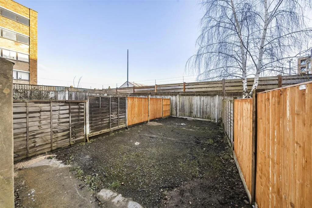 2 bedroom semi-detached house for rent
