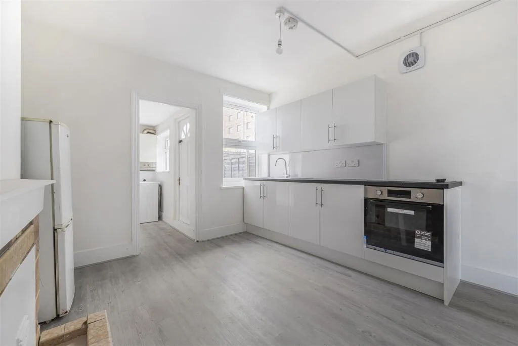 2 bedroom semi-detached house for rent