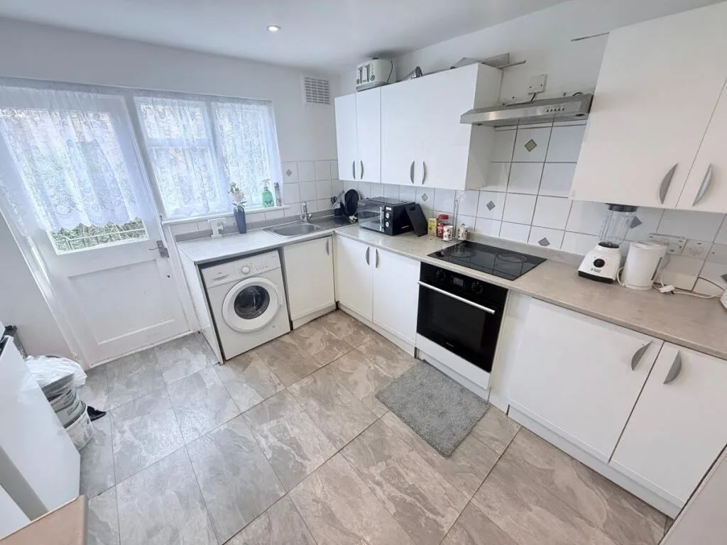 1 bedroom house share for rent