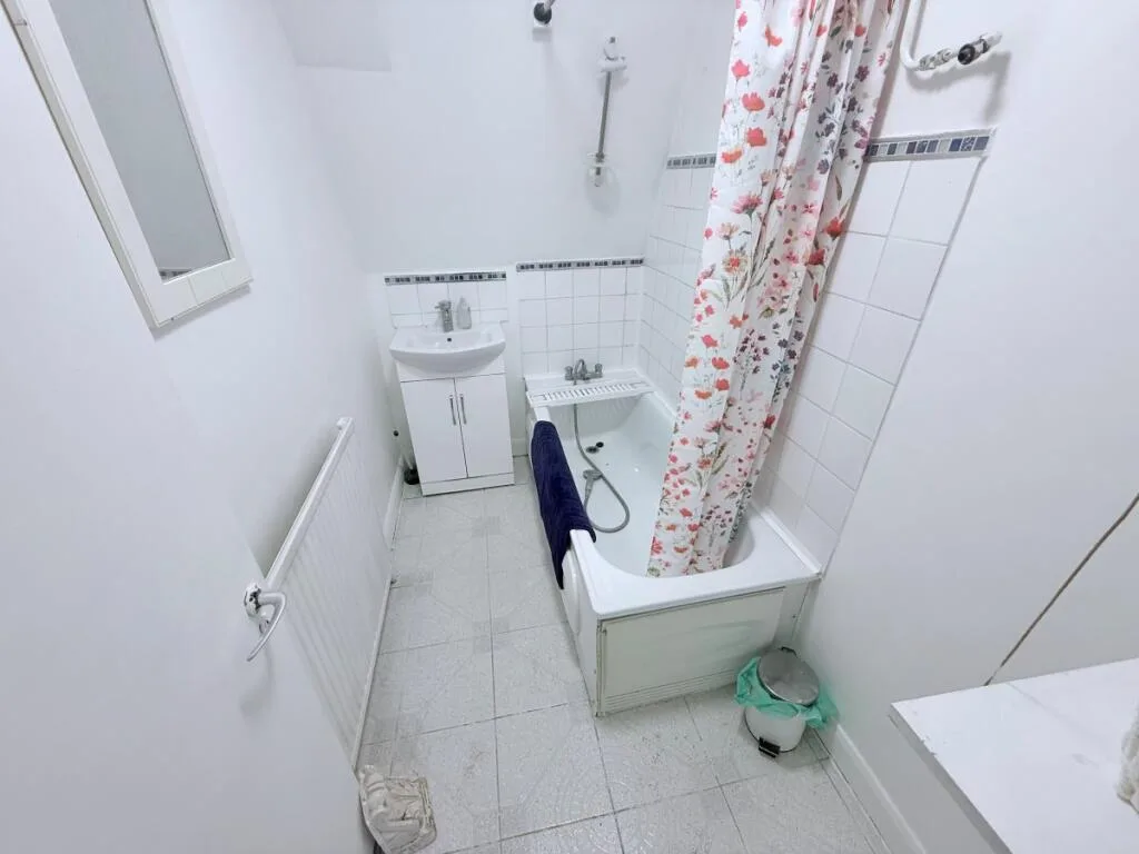 1 bedroom house share for rent