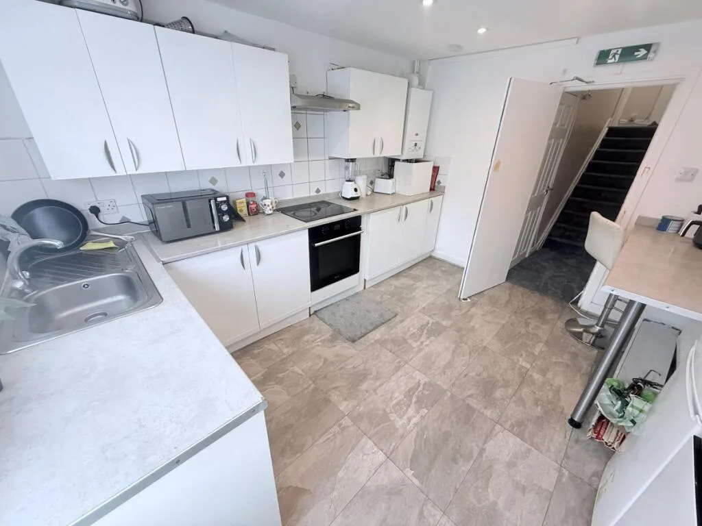 1 bedroom house share for rent