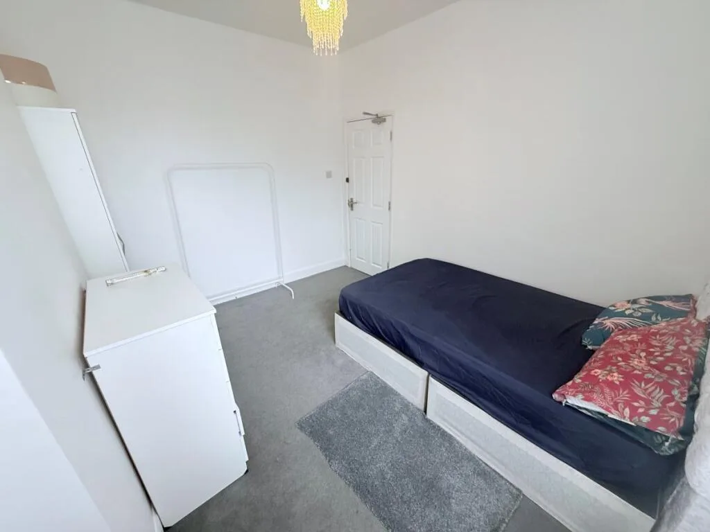 1 bedroom house share for rent