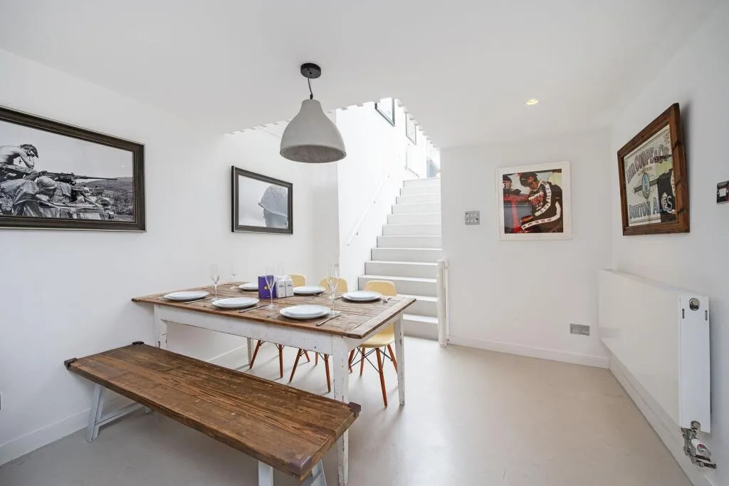 2 bedroom house for rent