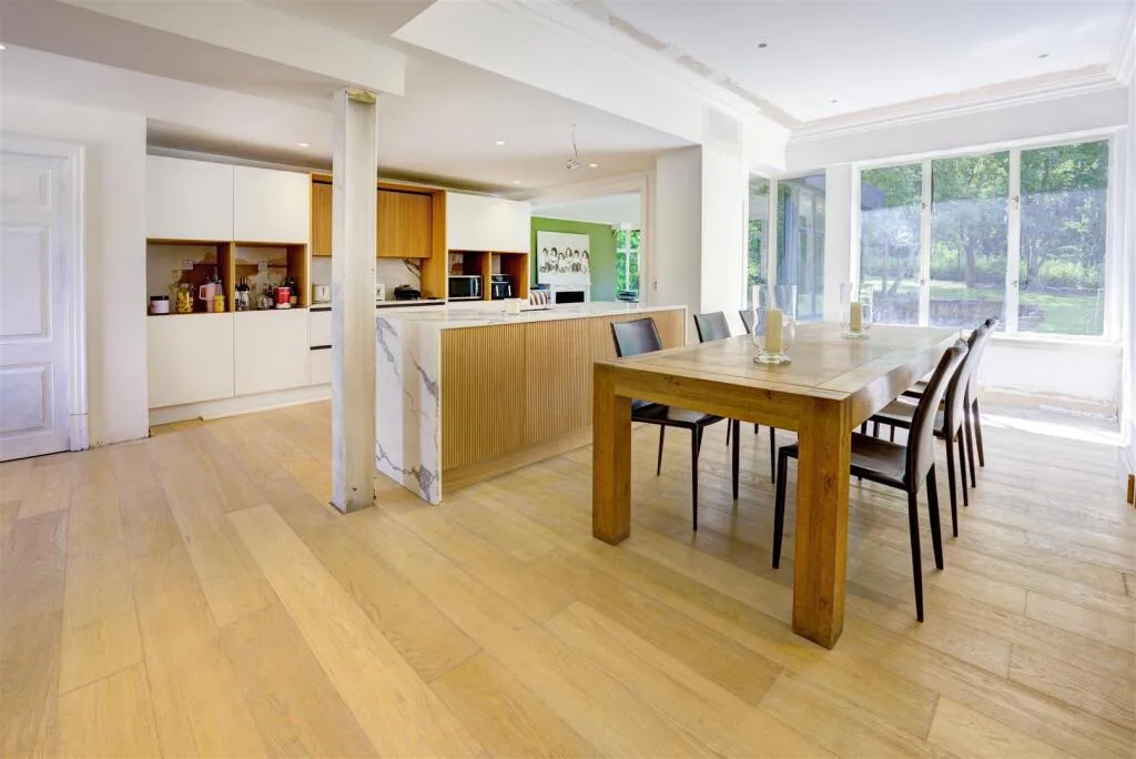 6 bedroom detached house for rent