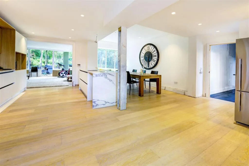 6 bedroom detached house for rent
