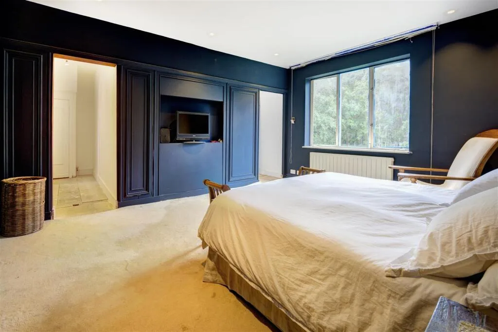 6 bedroom detached house for rent