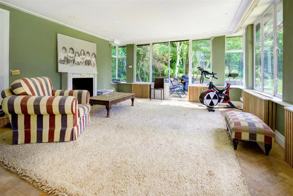 6 bedroom detached house for rent