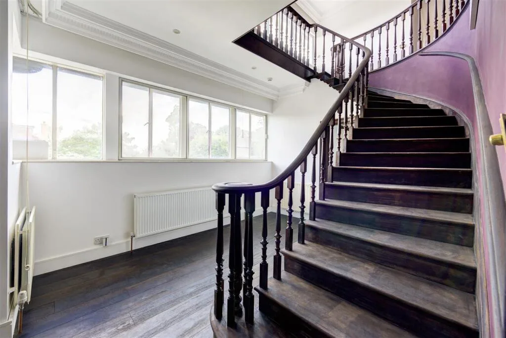 6 bedroom detached house for rent