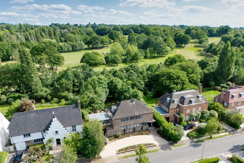 6 bedroom detached house for rent