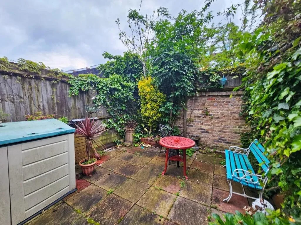 2 bedroom house for rent