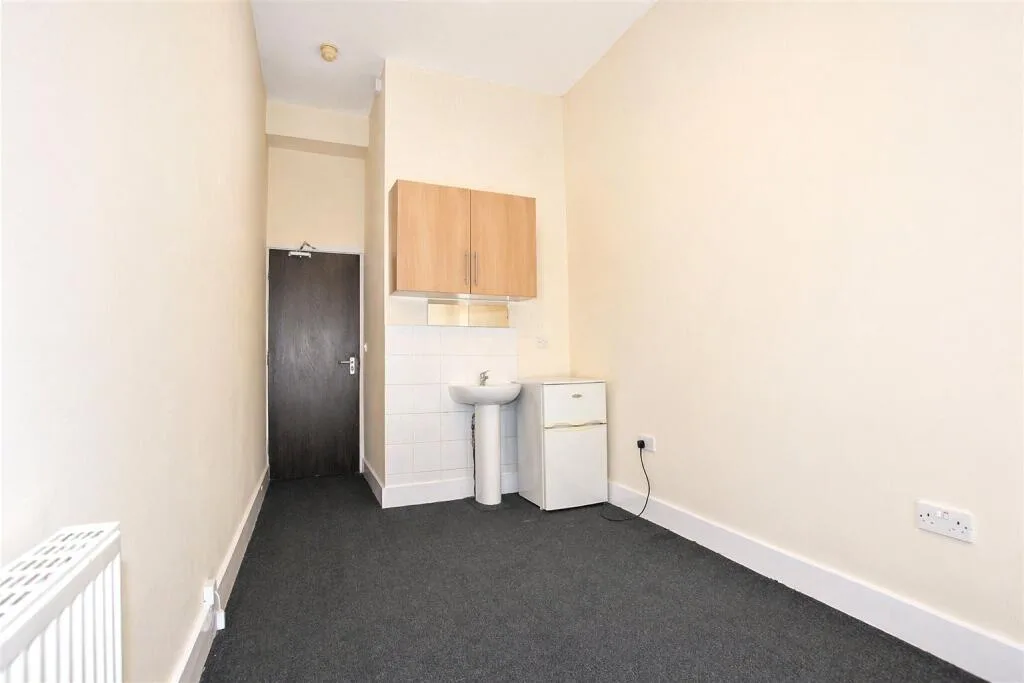 1 bedroom house share for rent