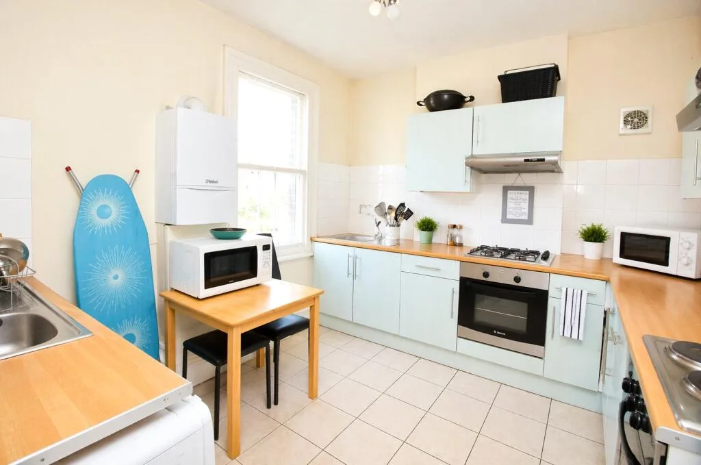1 bedroom house share for rent