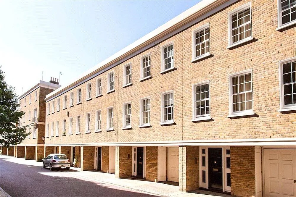 2 bedroom mews property for rent