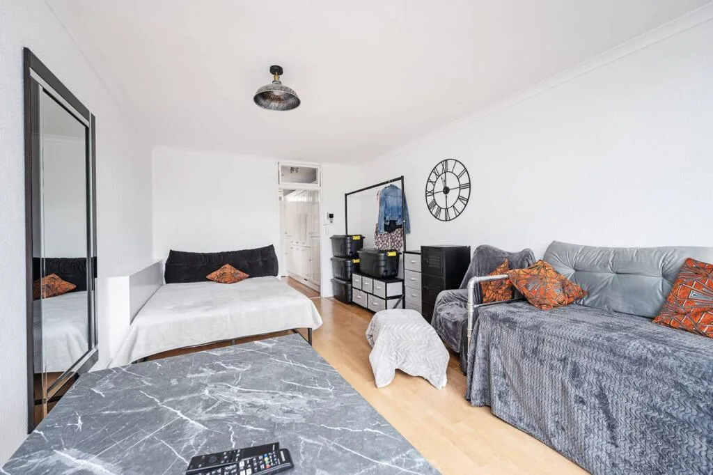 Studio flat for rent