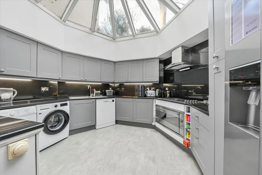 4 bedroom detached house for rent