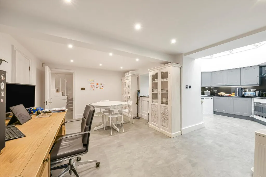 4 bedroom detached house for rent