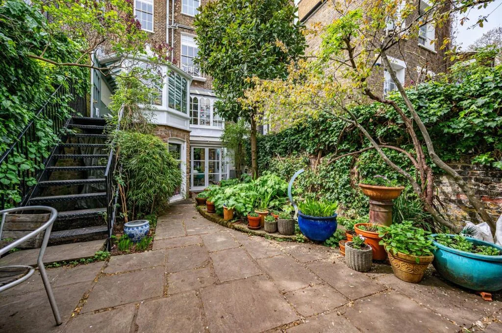 4 bedroom terraced house for rent