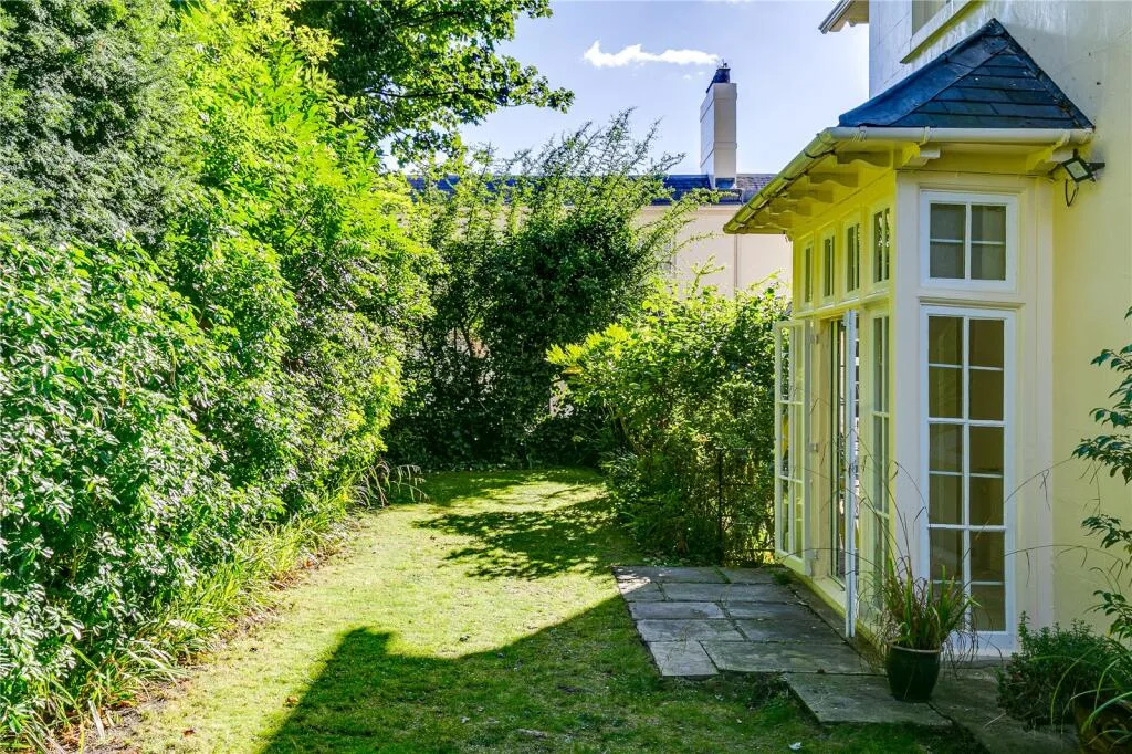 4 bedroom detached house for rent