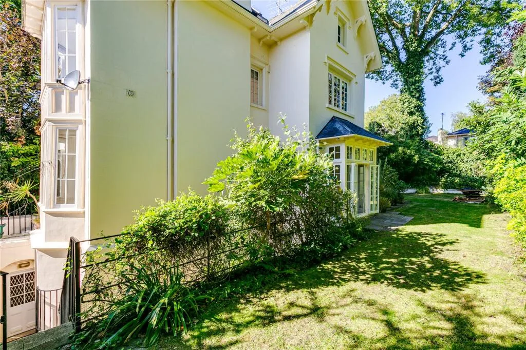 4 bedroom detached house for rent