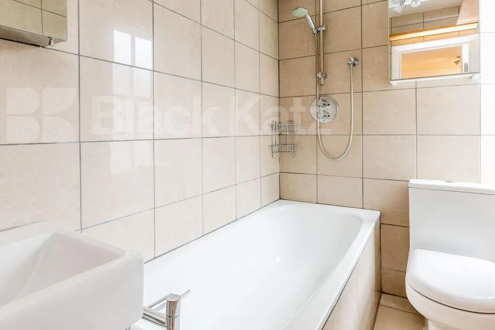 4 bedroom flat for rent