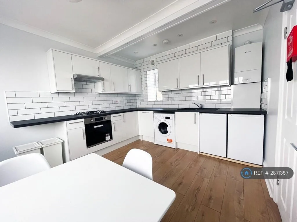 3 bedroom flat for rent