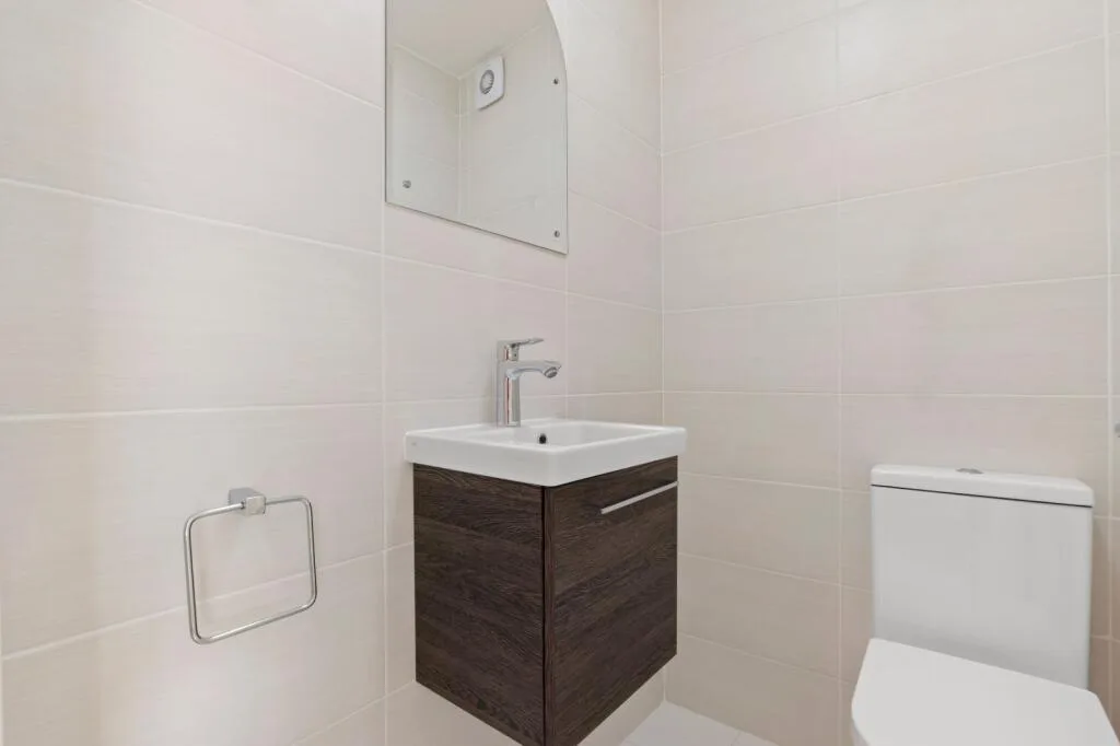 5 bedroom terraced house for rent