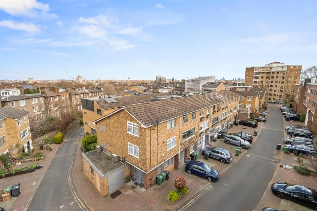 5 bedroom terraced house for rent