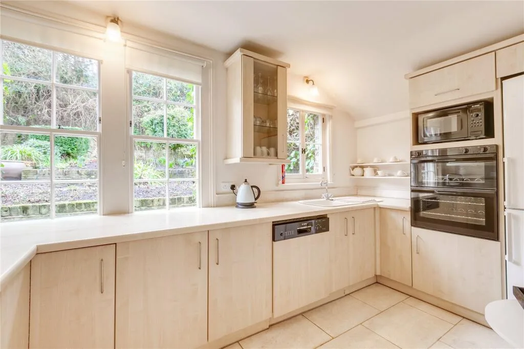 2 bedroom semi-detached house for rent