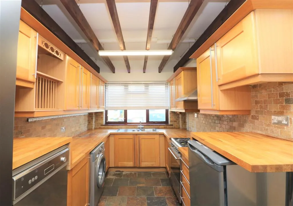 4 bedroom terraced house for rent