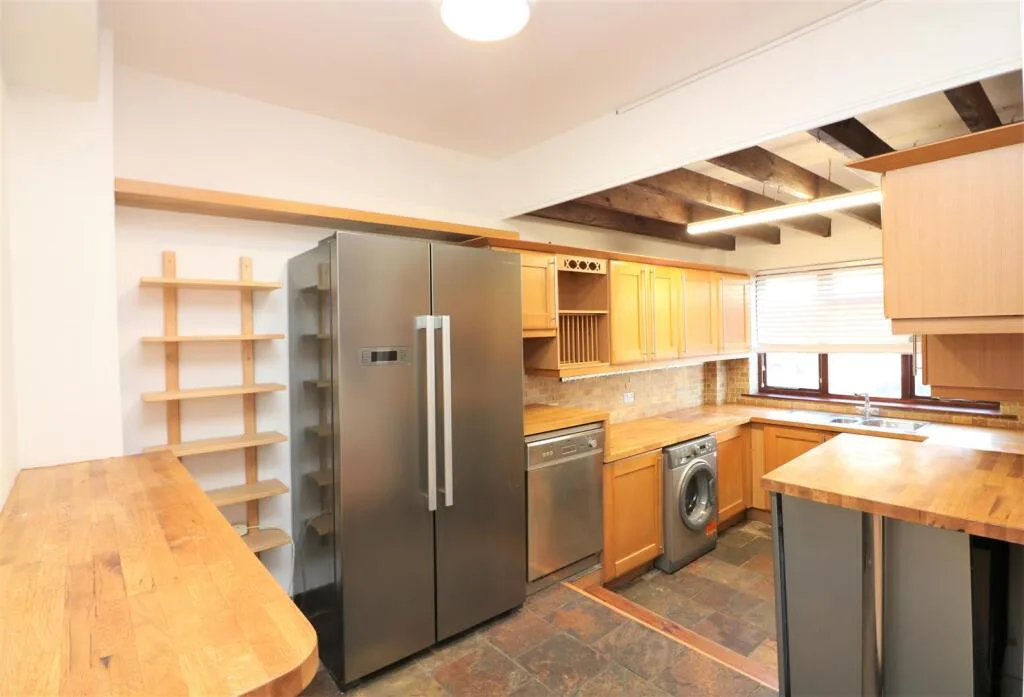 4 bedroom terraced house for rent