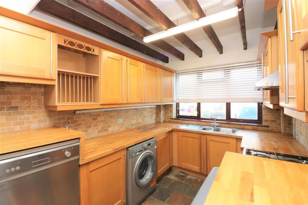 4 bedroom terraced house for rent