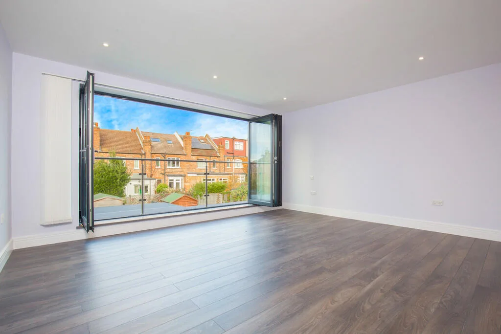 5 bedroom semi-detached house for rent
