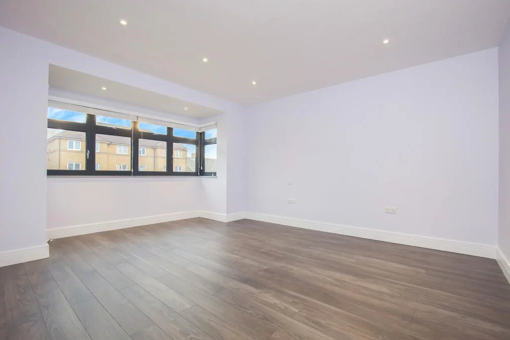 5 bedroom semi-detached house for rent
