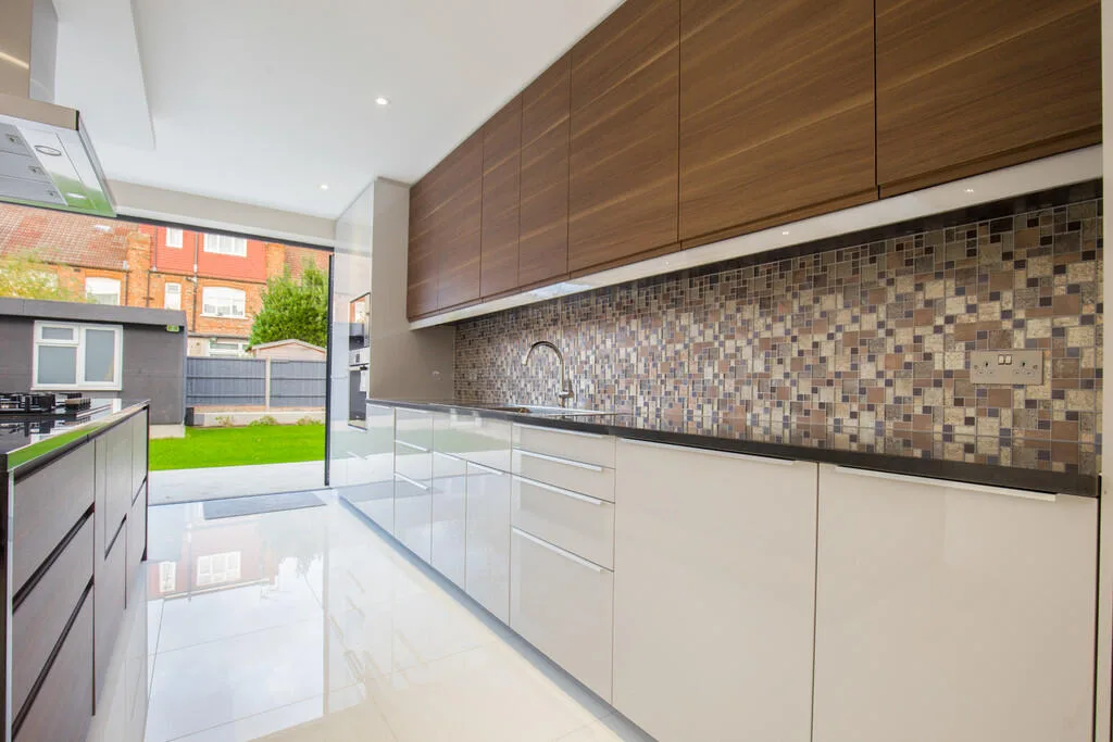 5 bedroom semi-detached house for rent