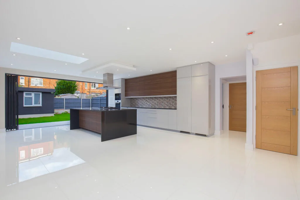 5 bedroom semi-detached house for rent
