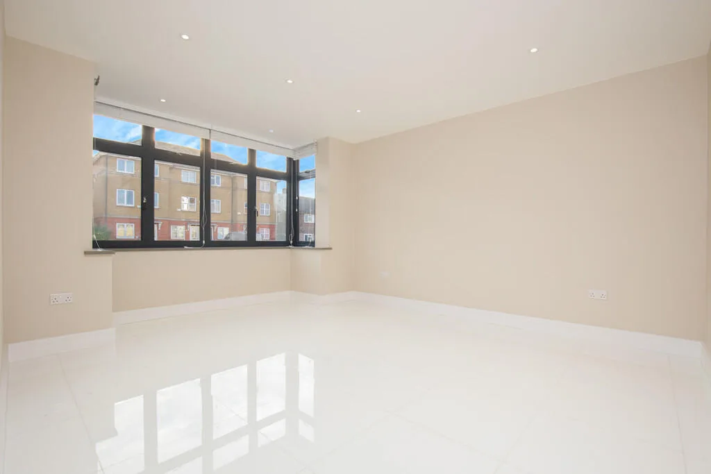 5 bedroom semi-detached house for rent