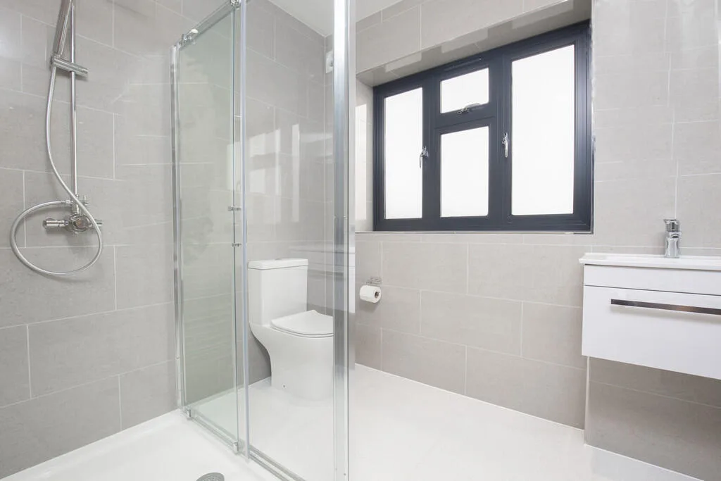 5 bedroom semi-detached house for rent
