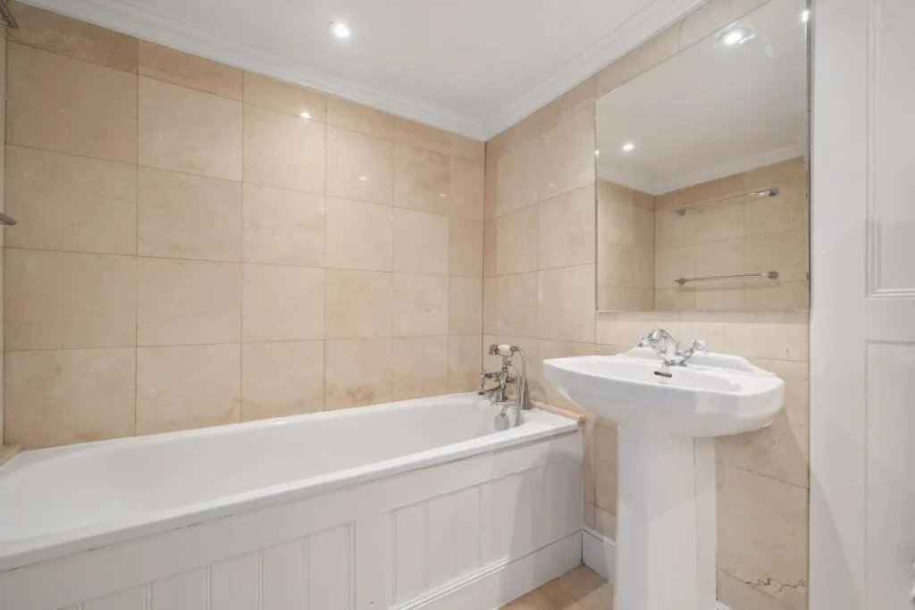 6 bedroom house for rent