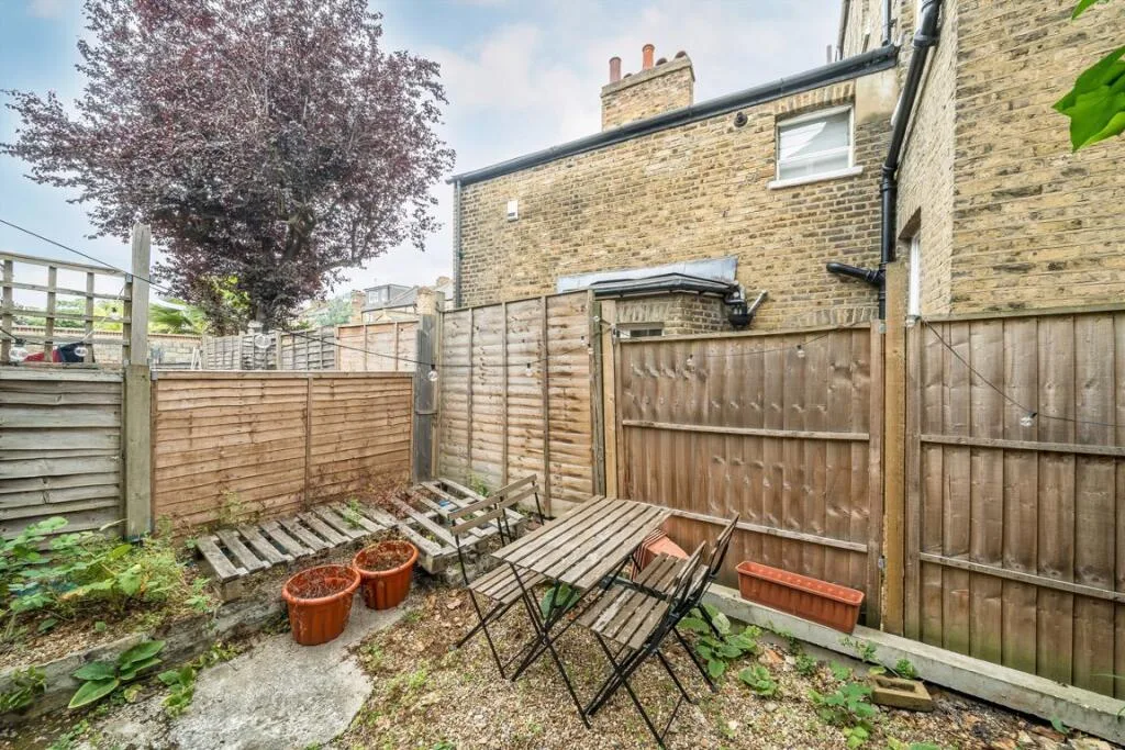 4 bedroom terraced house for rent
