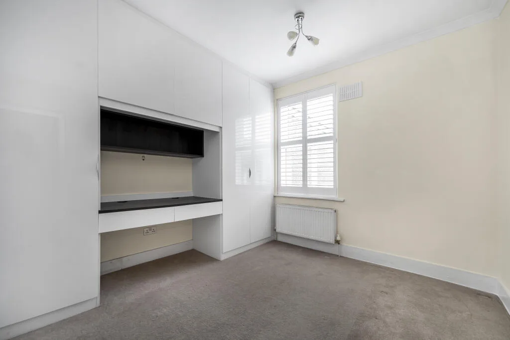 3 bedroom end of terrace house for rent