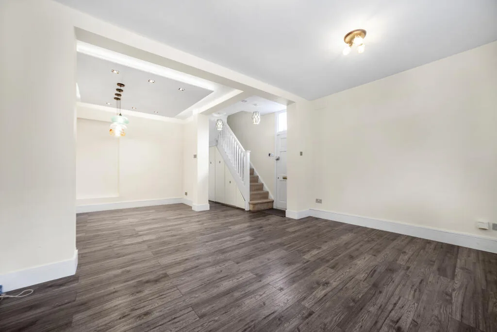 3 bedroom end of terrace house for rent