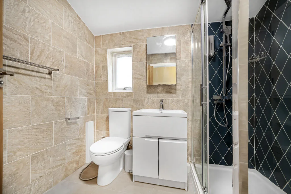 3 bedroom end of terrace house for rent