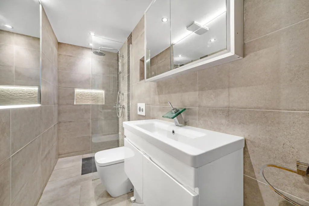 3 bedroom end of terrace house for rent