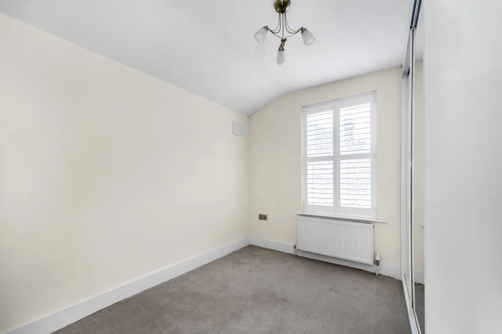 3 bedroom end of terrace house for rent