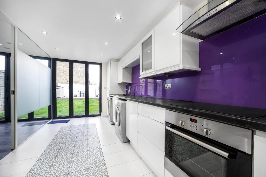 3 bedroom end of terrace house for rent