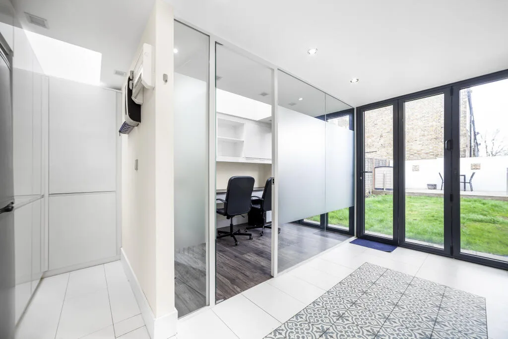 3 bedroom end of terrace house for rent
