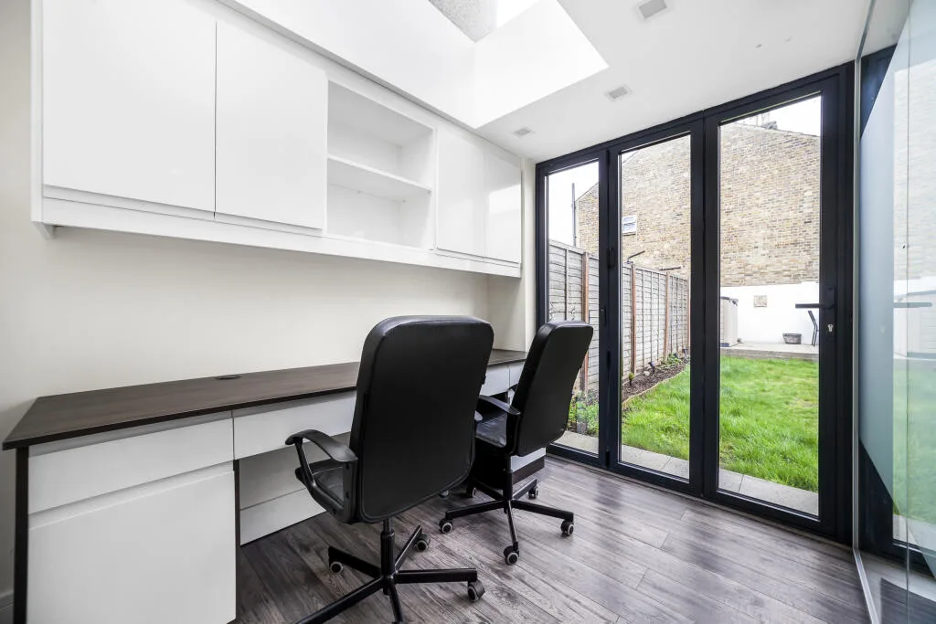 3 bedroom end of terrace house for rent