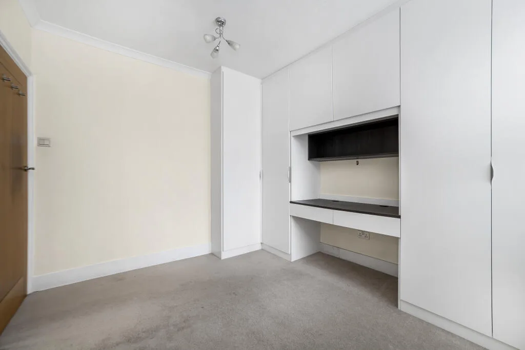 3 bedroom end of terrace house for rent