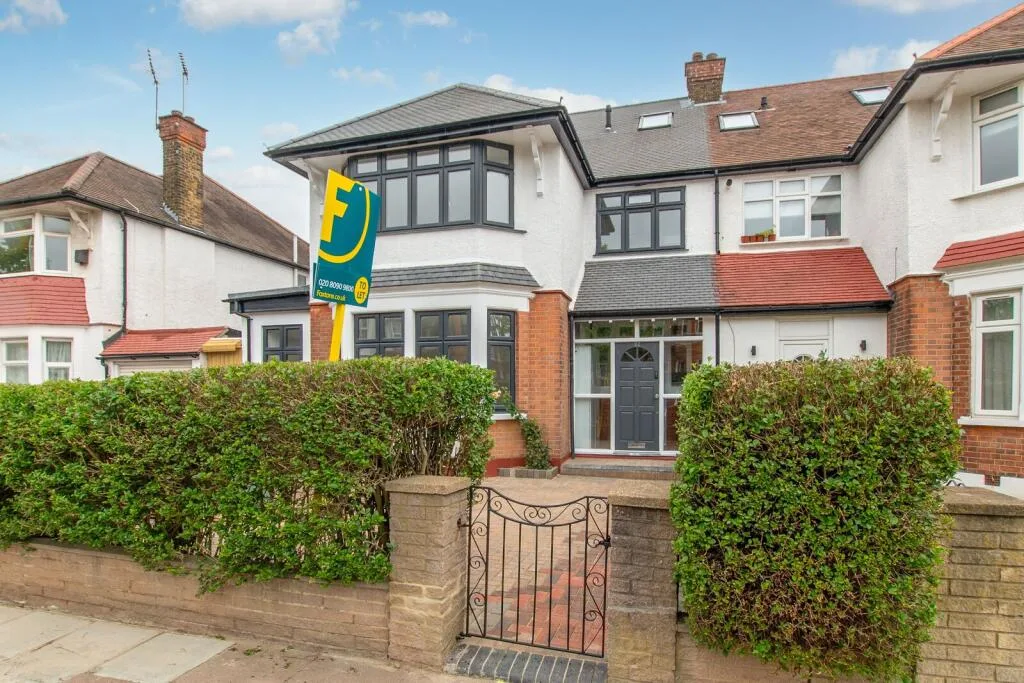 3 bedroom flat for rent