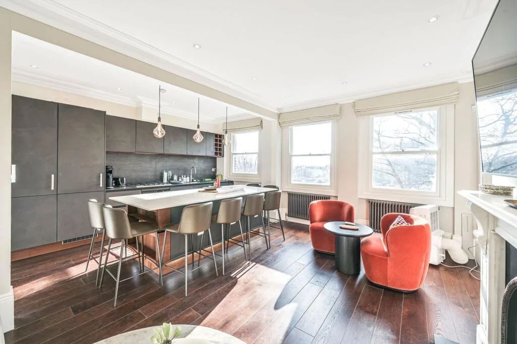 4 bedroom flat for rent